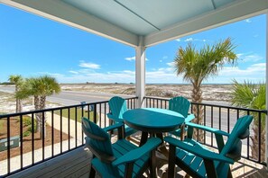 Outdoor dining - Charming Cottage w/Gulf View, Beach Access & Pool (Gulf Shores)