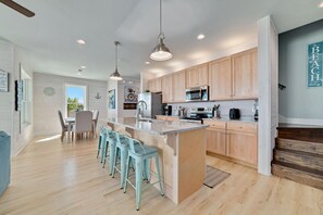 Fridge, microwave, oven, stovetop - Charming Cottage w/Gulf View, Beach Access & Pool (Gulf Shores)