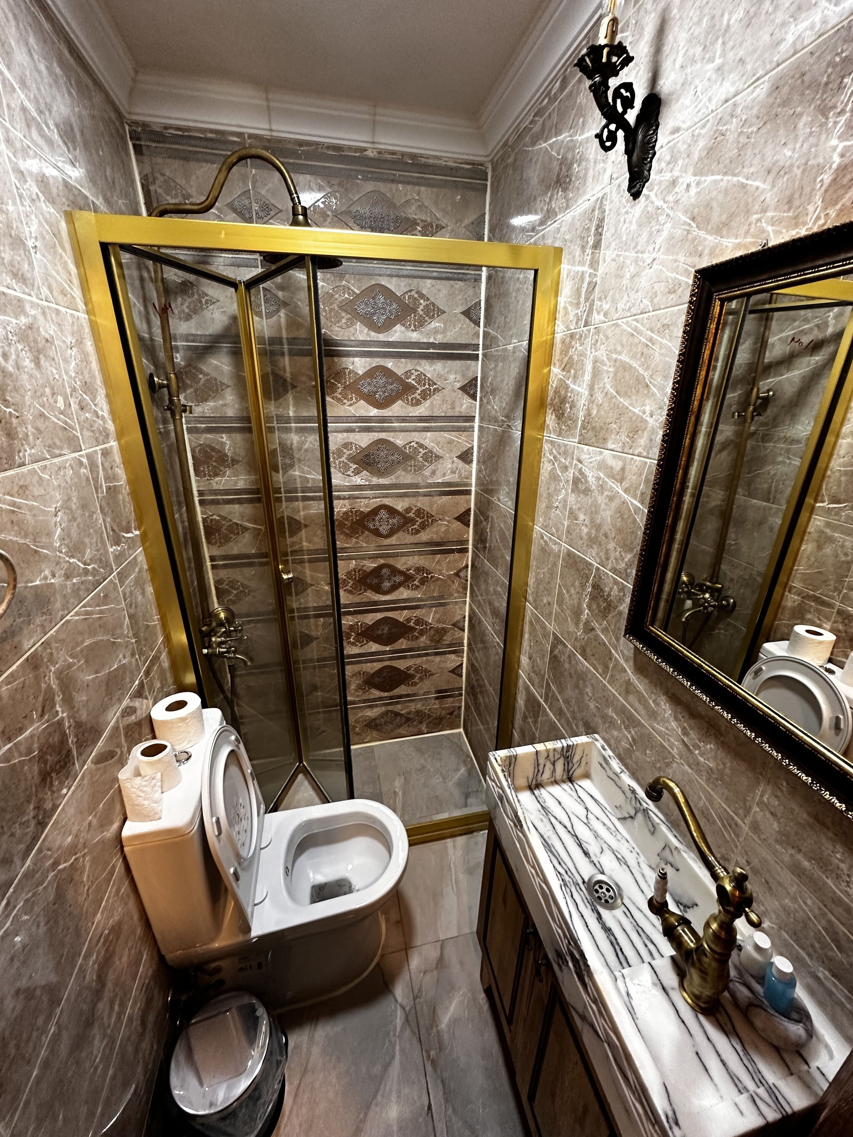 华丽双人房 | 浴室 | 免费洗浴用品、吹风机、拖鞋