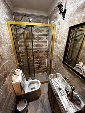 豪華雙人房 | 浴室 | 免費盥洗用品、吹風機、拖鞋