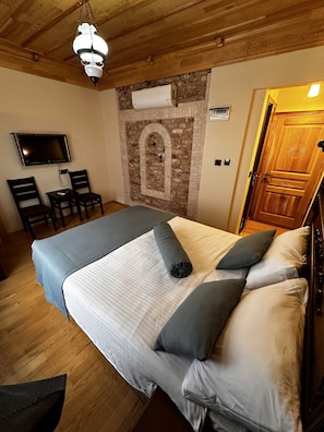 Chambre Deluxe double | Décor unique, ameublement unique, bureau