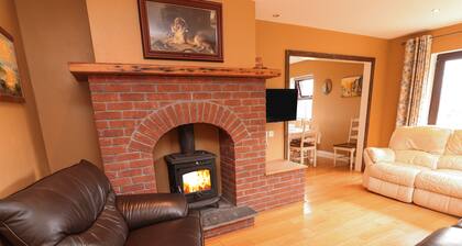 FRAOCH, family friendly, with open fire in Waterville, County Kerry