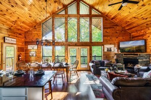 スマートテレビ、暖炉、テレビゲーム、DVD プレーヤー