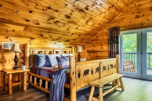 6 slaapkamers, een bureau, een strijkplank/strijkijzer, reisbedje