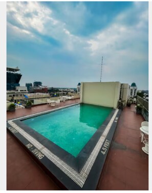 Indoor pool - TRITON BY SHYAMA HOTELS & RESORTS (Raipur)