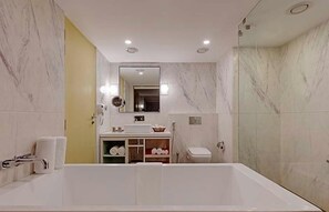 Studio Suite | Bathroom | Shower, hydromassage showerhead, designer toiletries, towels