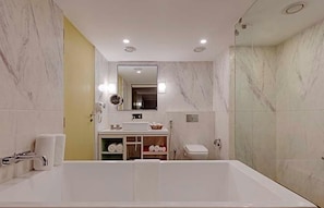 Studio Suite | Bathroom | Shower, hydromassage showerhead, designer toiletries, towels