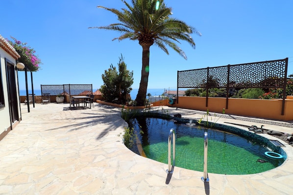 Pool - Large and comfortable Villa, great sea and town view, perfect for 2-4 persons. (Breña Baja)