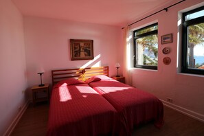 2 habitaciones, tabla de planchar con plancha, wifi y ropa de cama 