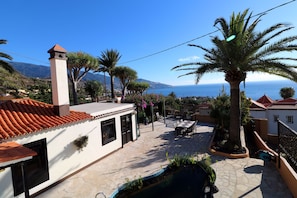 Outdoor dining - Large and comfortable Villa, great sea and town view, perfect for 2-4 persons. (Breña Baja)