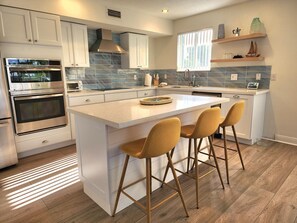 Fridge, microwave, oven, stovetop - Islamorada Keys Waterfront Heated Pool Hottub Luxury Canal Home w Private Dock  (Tavernier)