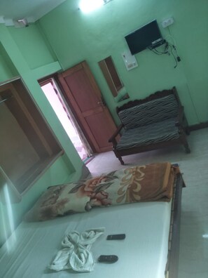 Free WiFi, bed sheets