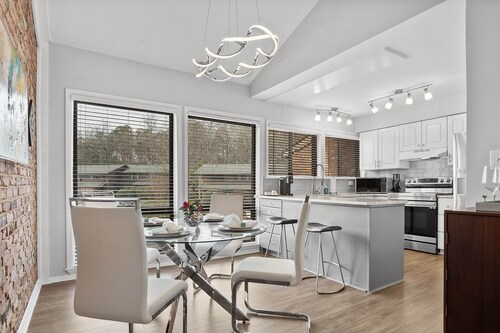 Only two miles to UNC campus