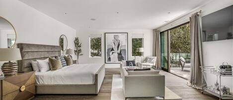 5 habitaciones, tabla de planchar con plancha, wifi y ropa de cama