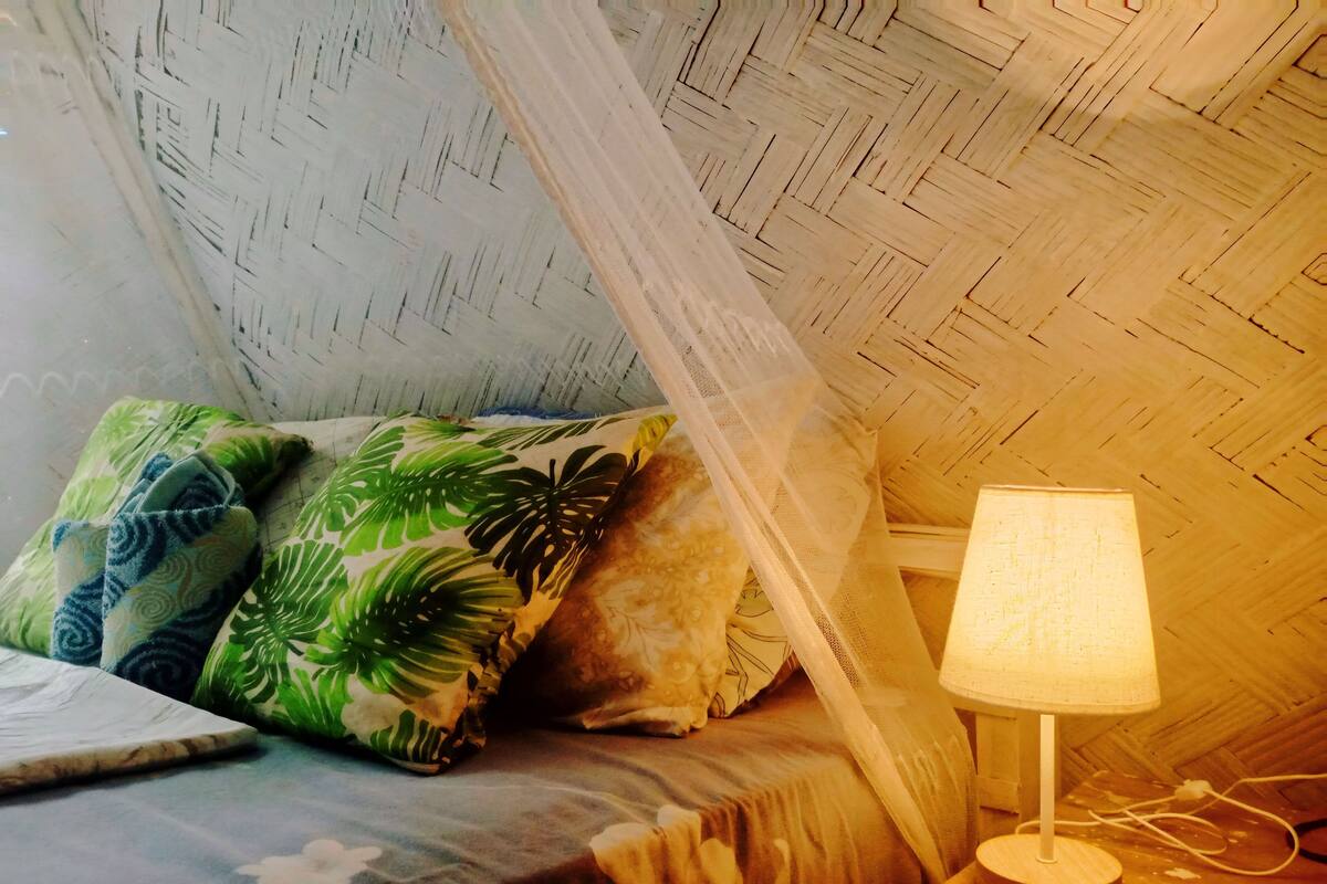 1 bedroom, individually decorated, individually furnished, bed sheets