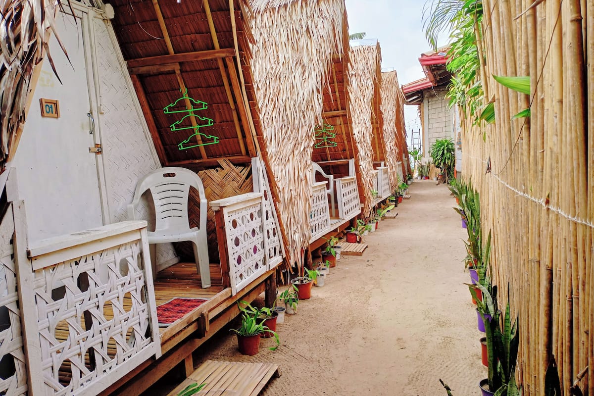 1 bedroom, individually decorated, individually furnished, bed sheets