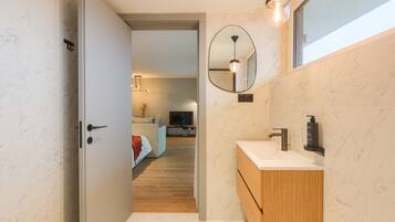 Family Studio | Bathroom | Shower, rainfall showerhead, hair dryer, towels