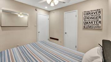 3 bedrooms, desk, WiFi, bed sheets