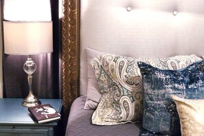 3 bedrooms, iron/ironing board, WiFi, bed sheets - The Elvis House Summa (Waco)