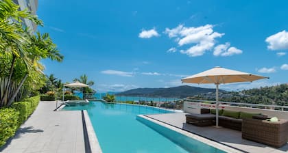 Stunning 2 bed, 2 bath sea view apartment close to Airlie Beach Main Street