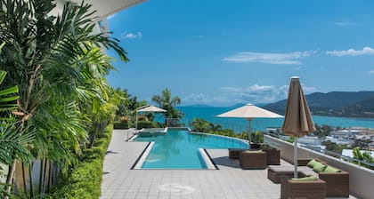 Stunning 2 bed, 2 bath sea view apartment close to Airlie Beach Main Street