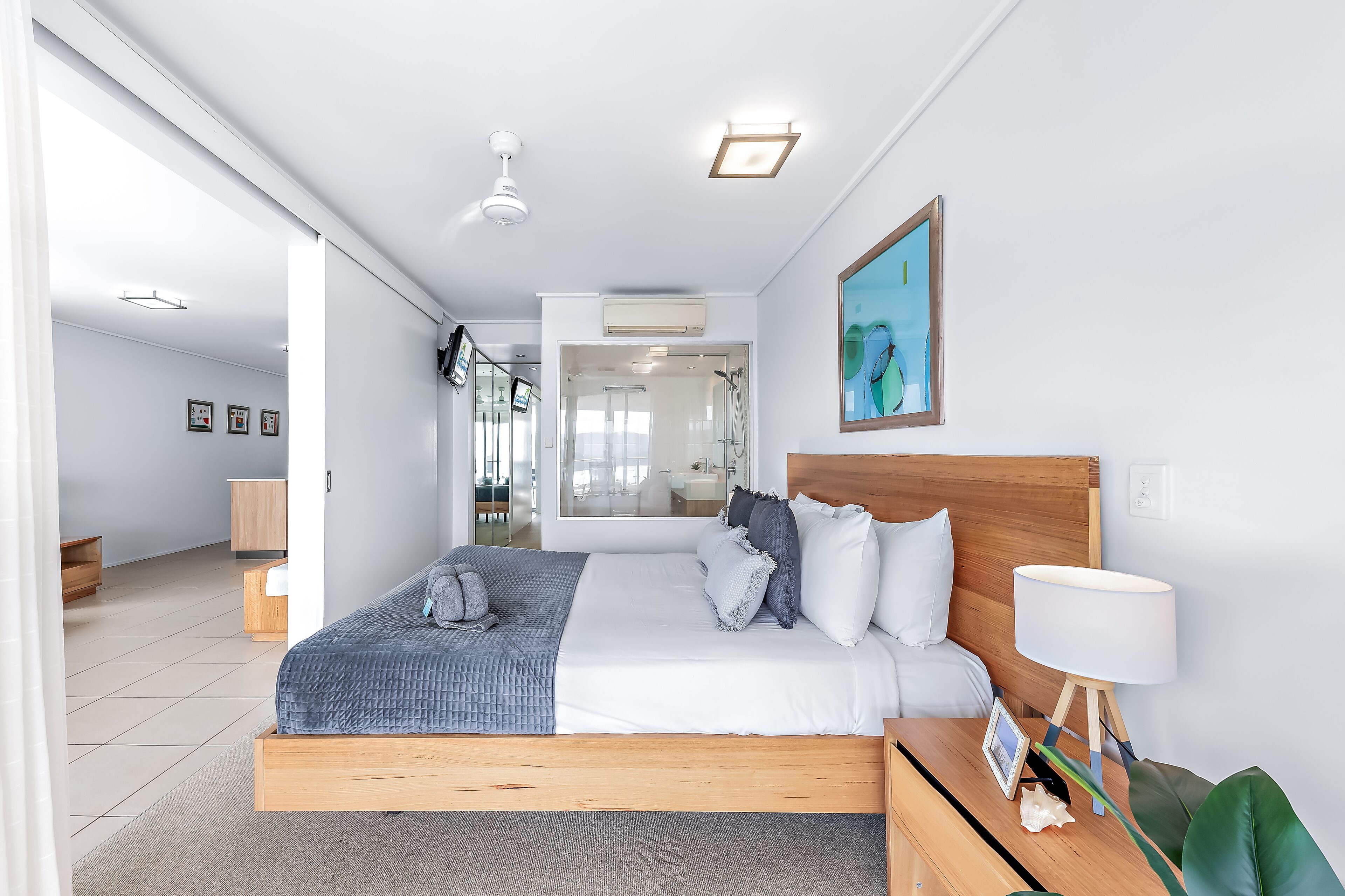 2 chambres, fer et planche à repasser, Wi-Fi gratuit, draps fournis