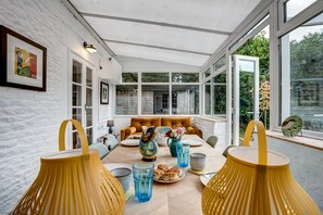 Dining - Windrush Cottage | Oxfordshire Holiday Let | 2 Bedrooms & Sleeps 4 (Long Hanborough, Near Woodstock)