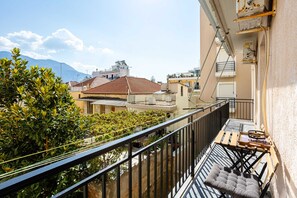 Outdoor dining - Vicky’s Cozy Nest, Your Home by the Sea (Kalamata)