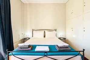 2 bedrooms, iron/ironing board, WiFi, bed sheets