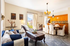 TV - Vicky’s Cozy Nest, Your Home by the Sea (Kalamata)