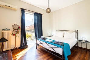 2 bedrooms, iron/ironing board, travel cot, WiFi - Vicky’s Cozy Nest, Your Home by the Sea (Kalamata)