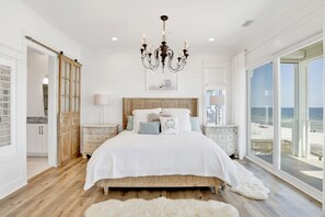 5 camere, una scrivania, ferro/asse da stiro, Wi-Fi gratuito