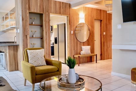 Living area. Falcon Oceanview3BRCondo/Free Airport Transport/5minsWalkToBeach/Gated/Security