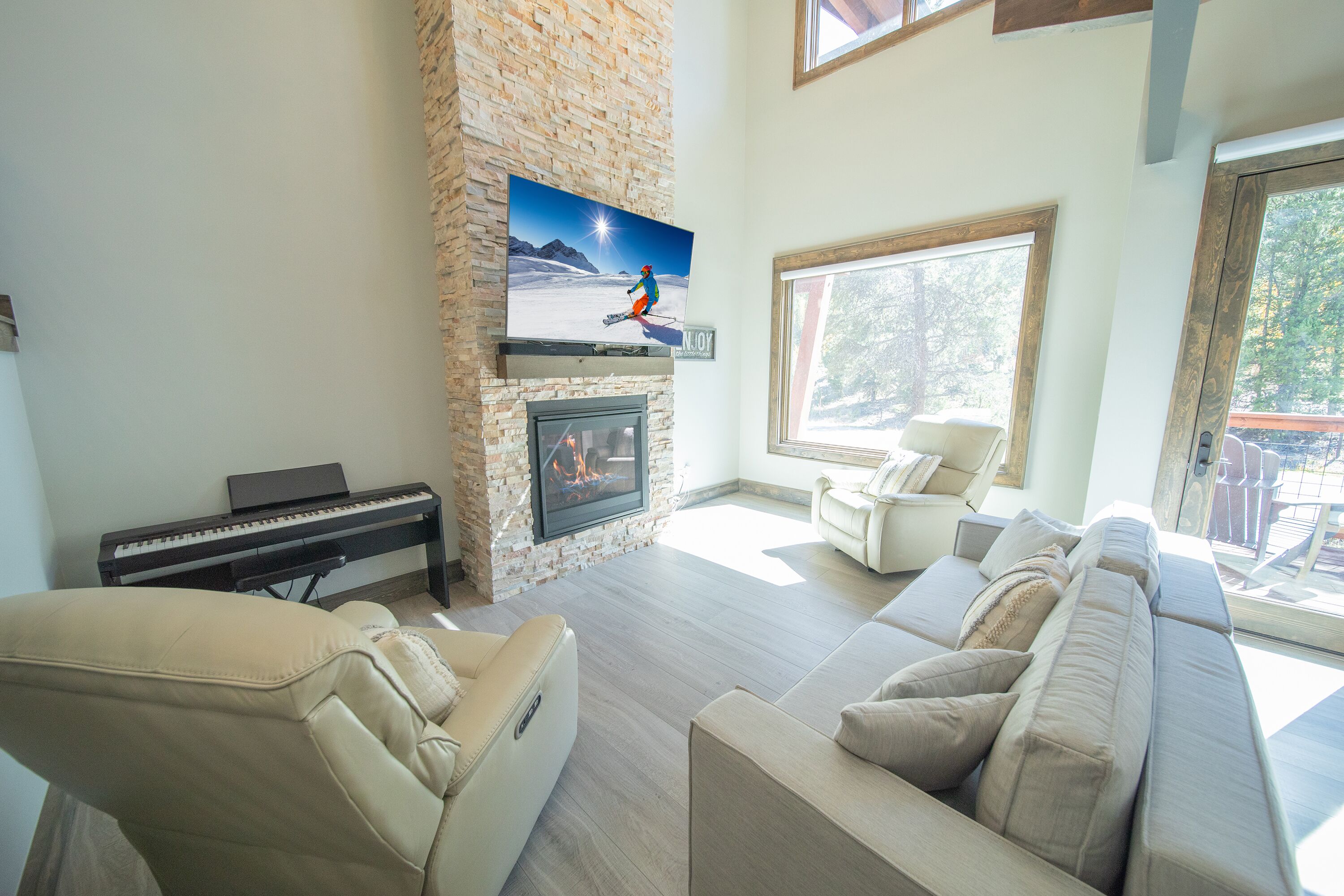 Smart TV, fireplace