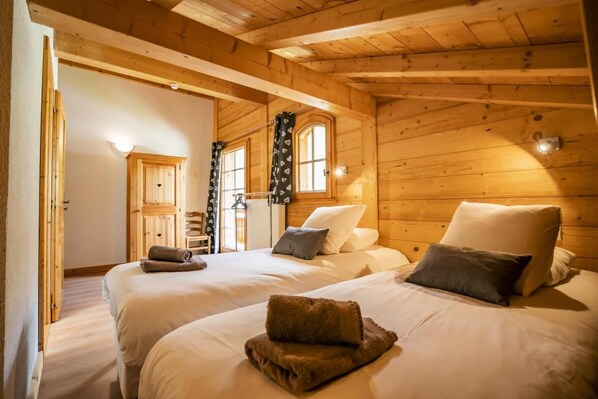 8 bedrooms, WiFi