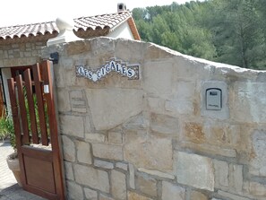 Exterior detail - Villa Dans la Pinède Proche Plages et Criques (Saint-Cyr-sur-Mer)