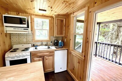 Remote Tiny Cabin/Mountain Hiking/National Forest!