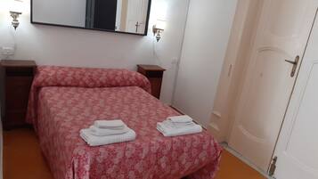4 Schlafzimmer, Bügeleisen/Bügelbrett, kostenloses WLAN, Bettwäsche