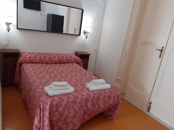 4 bedrooms, iron/ironing board, free WiFi, bed sheets - Domus Morfeo at the center of the historic city of Santa Maria Capua Vetere (Santa Maria Capua Vetere)
