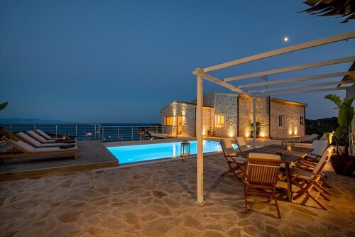 Above Blu Villa - Deux Chambres Villa, Couchages 4