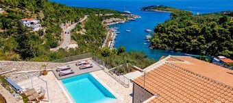 Above Blu Villa - Two Bedroom Villa, Sleeps 4