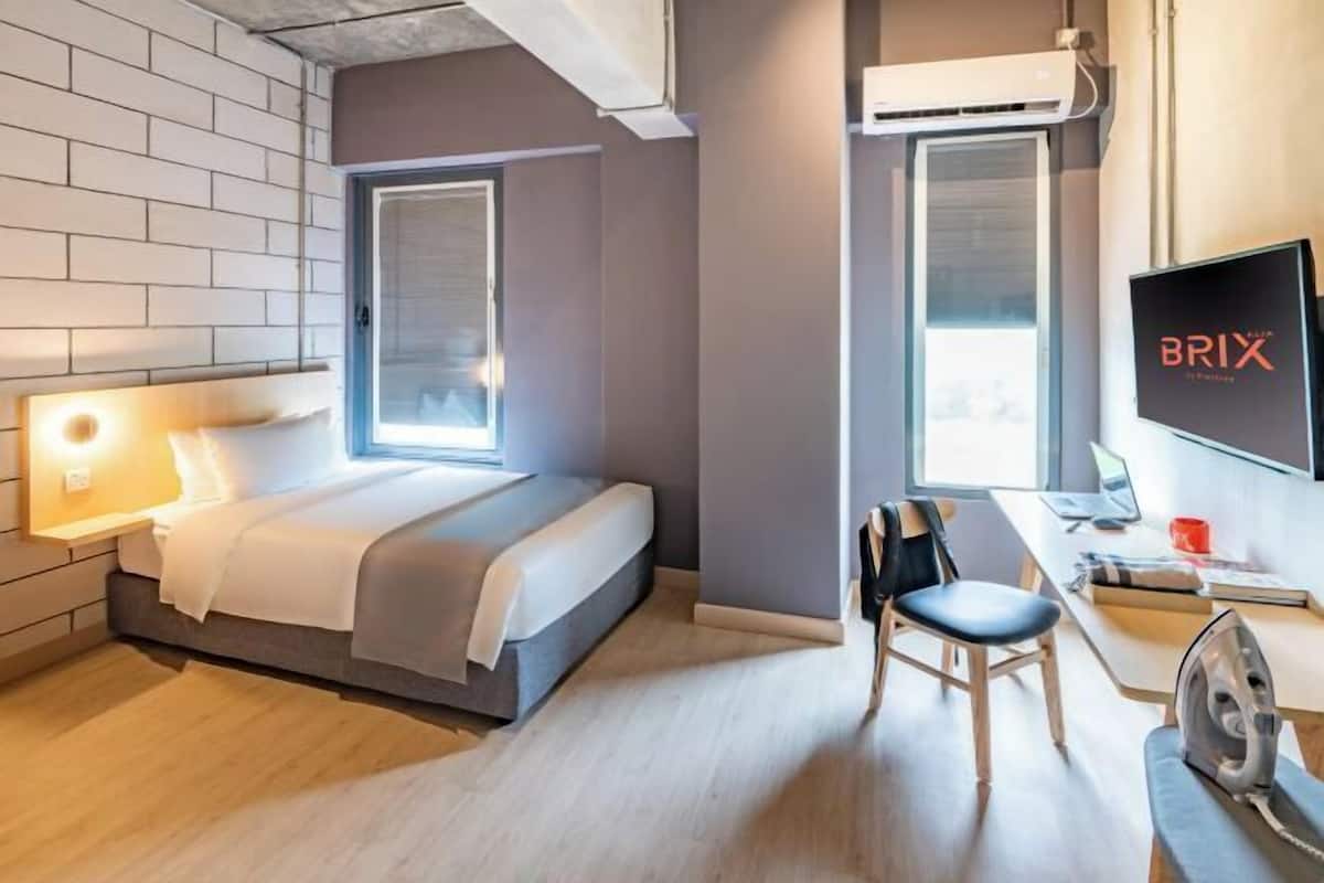 In-room safe, desk, laptop workspace, free WiFi