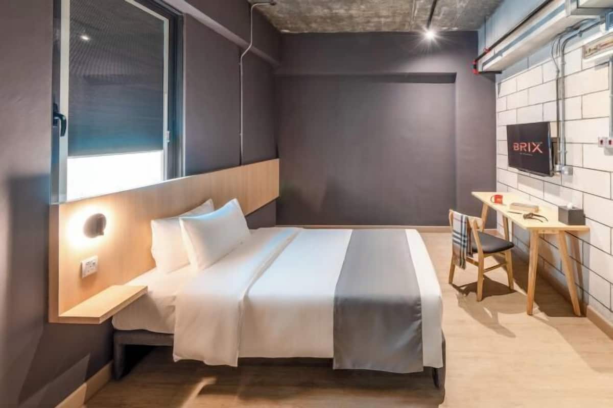 In-room safe, desk, laptop workspace, free WiFi
