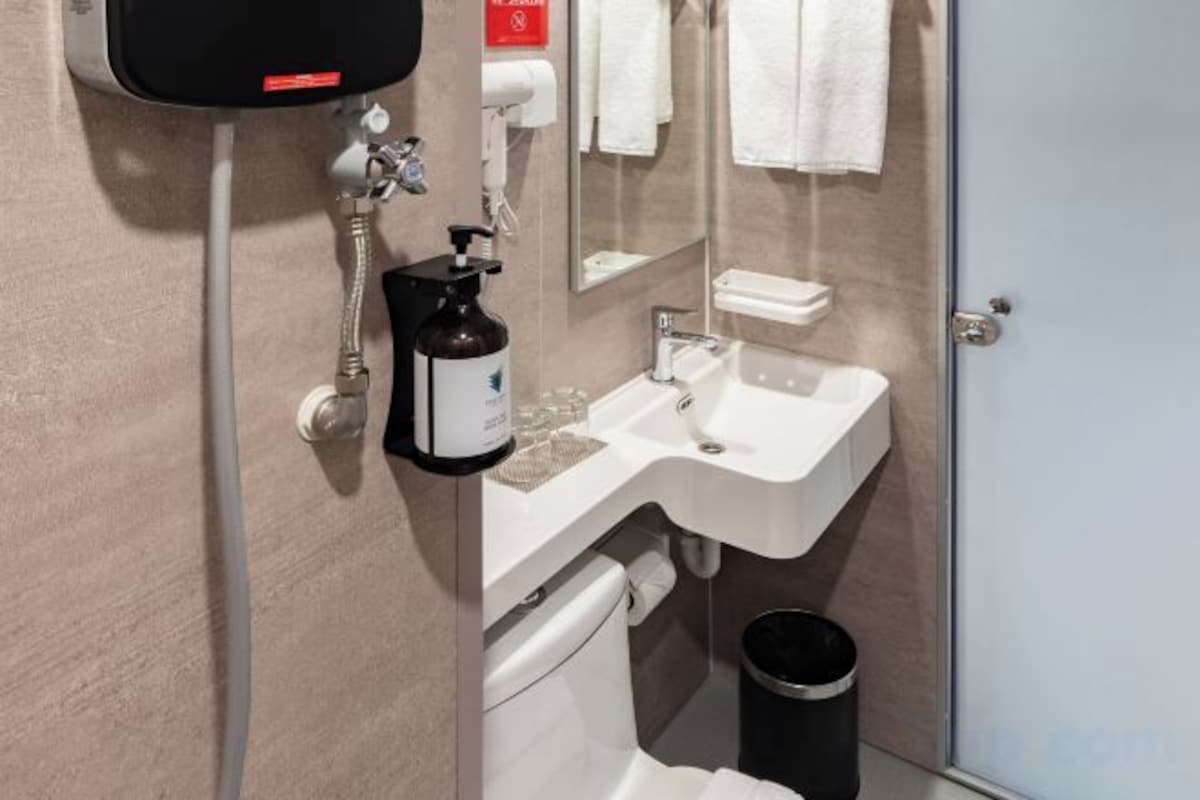 Shower, towels