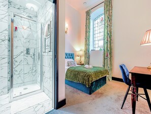 4 bedrooms, free WiFi, bed sheets