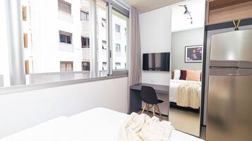 Iron/ironing board, internet, bed sheets