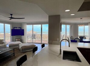 3 bedrooms, iron/ironing board, WiFi, bed sheets - OCEANFRONT CORNER UNIT (Hutchinson Island)