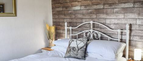 3 bedrooms, free WiFi, bed sheets