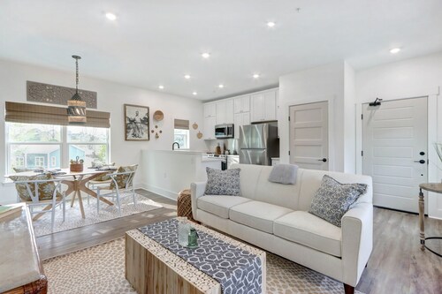 Renovated with Water View - 5 min to SAV - 15 to Beach by Lucky Savannah