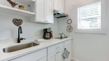 Fridge, stovetop, coffee/tea maker, toaster